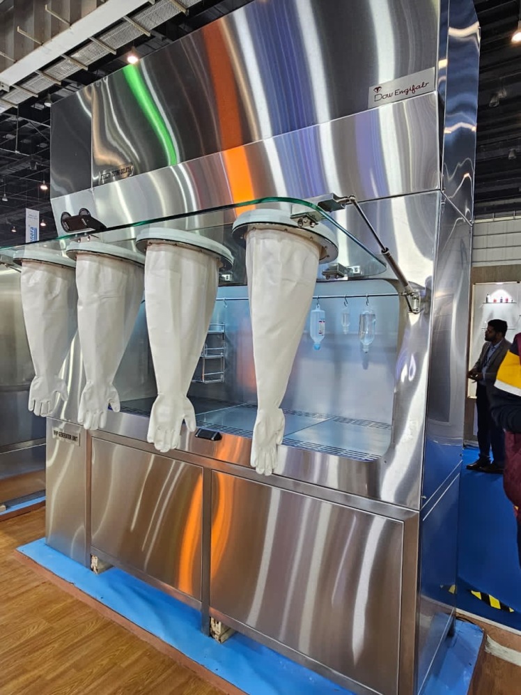 دستکش ایزولاتور؛ ایمنی، استریلیتی و کنترل آلودگی در صنایع دارویی